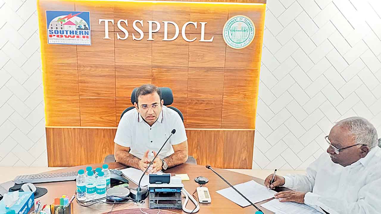 కరెంట్‌ పోతే ఫోన్‌ చేయండి