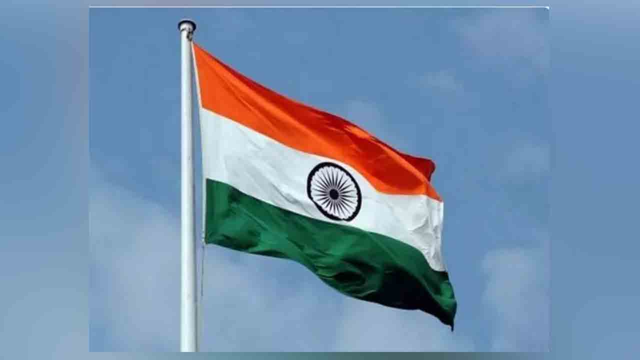 National Flag | జాతీయ జెండా ఆవిష్కరణను అడ్డుకున్న కాంగ్రెస్‌ నాయకులు