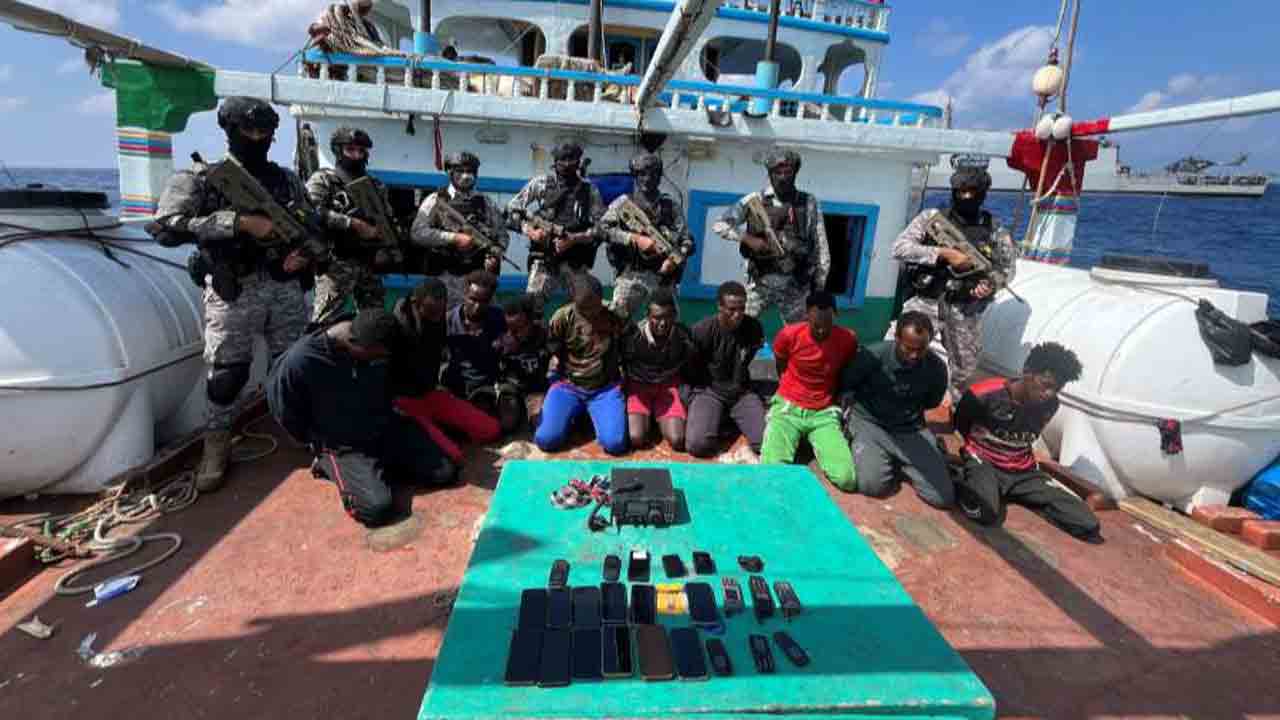 Indian Navy | సముద్రపు దొంగల భరతం పడుతున్నది భారత నేవీ.. హడలిపోతున్న పైరేట్లు