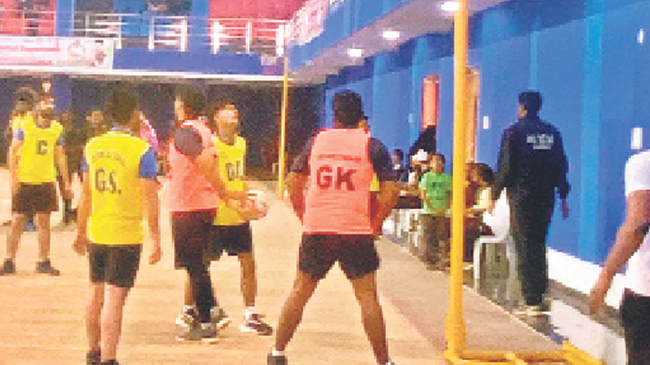 హోరాహోరీగా..