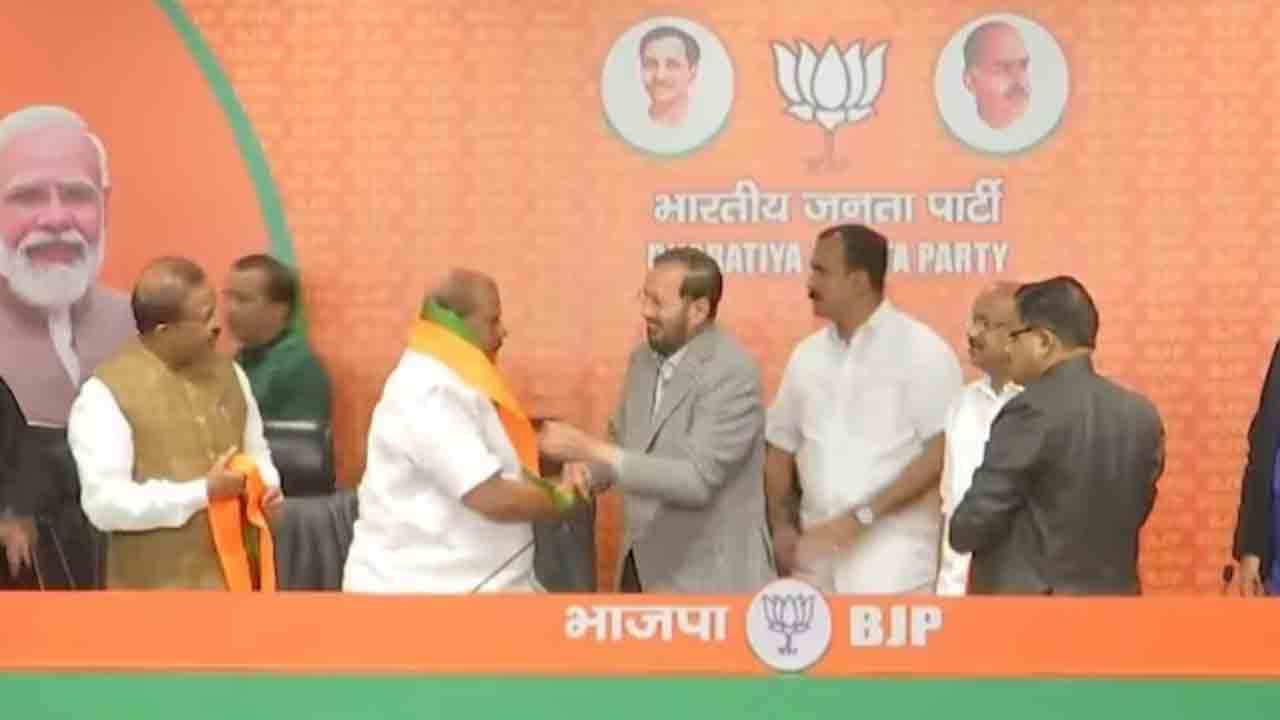 PC George joins BJP | తన పార్టీని విలీనం చేసి.. బీజేపీలో చేరిన పీసీ జార్జ్‌