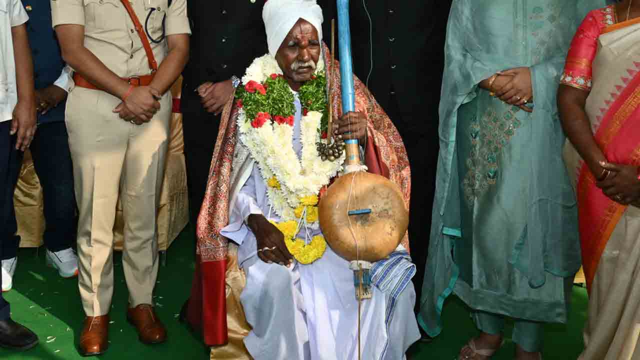 బుర్రవీణకు పద్మభిషేకం