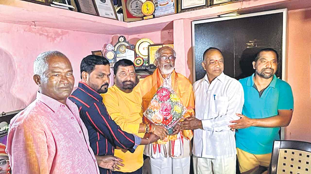 స్థపతి ఆనందాచారిని పాలకులు ఆదుకోవాలి