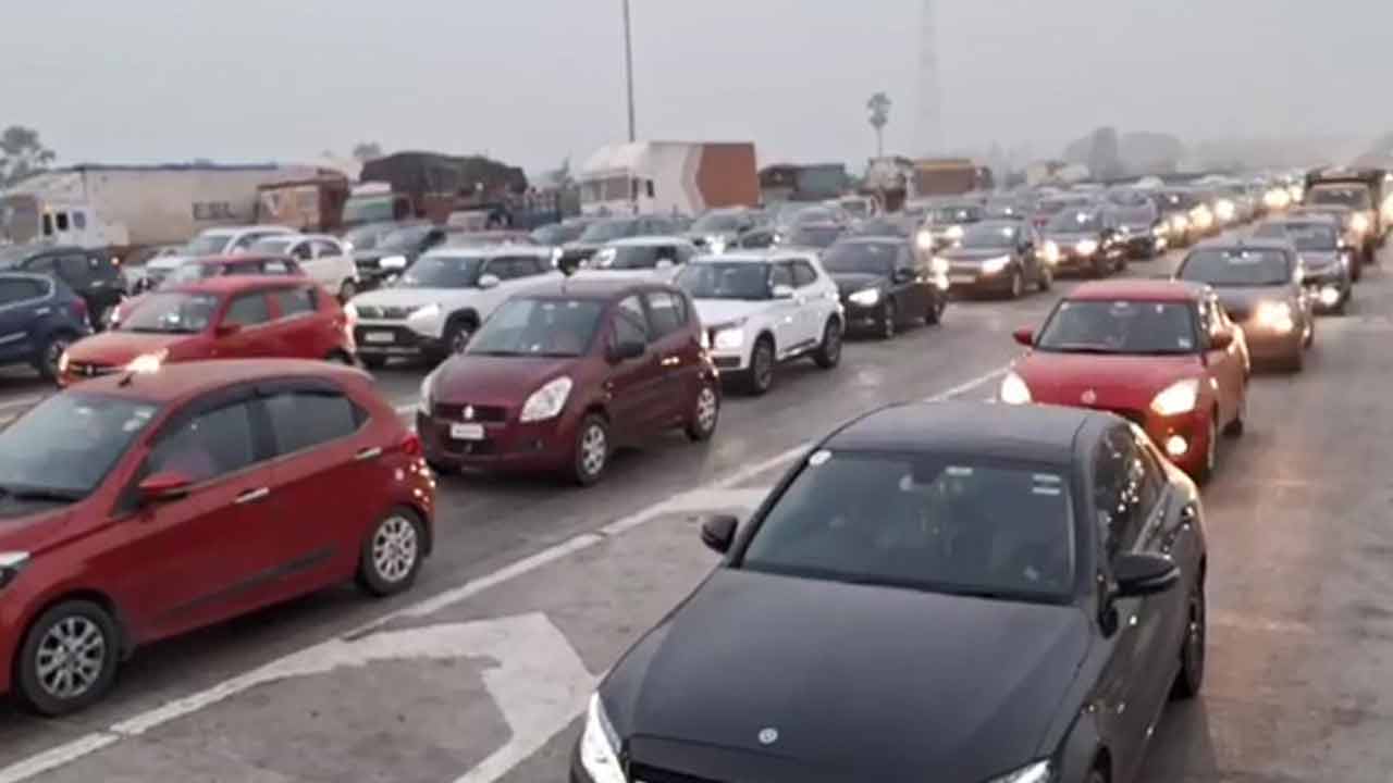 Sankranti | పల్లెకు పట్నవాసులు.. ఎన్‌హెచ్‌ 65పై బారుతీరిన వాహనాలు