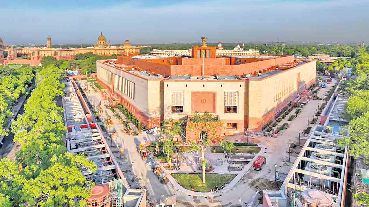 Budget Session | ఎంపీల సస్పెన్షన్‌ ఎత్తివేస్తామన్న కేంద్రమంత్రి ప్రహ్లాద్‌ జోషి..!