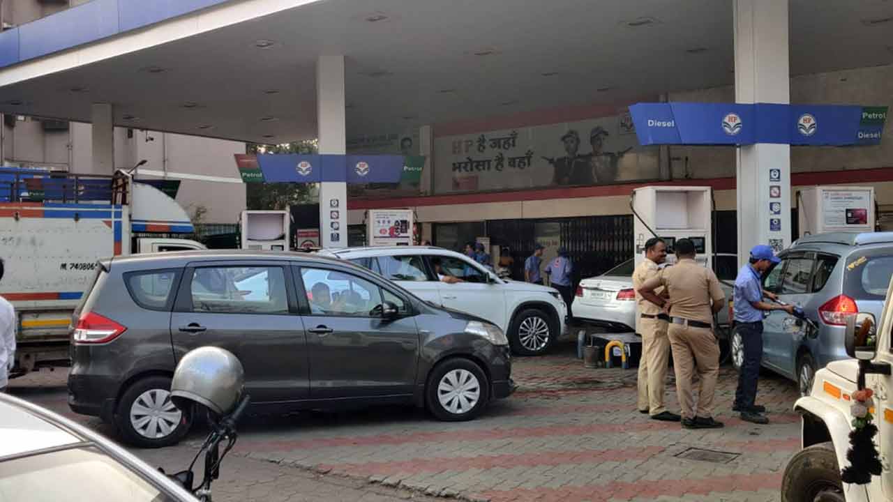 Petrol Pumps | ట్రక్‌ డ్రైవర్ల సమ్మె విరమణతో తెరుచుకుంటున్న పెట్రోల్‌ బంకులు.. మధ్యాహ్నానికి పూర్తిస్థాయిలో అందుబాటులోకి