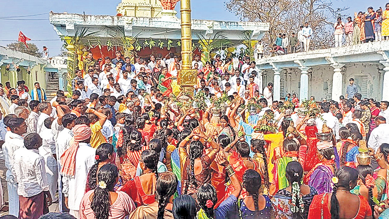 ఊరూరా రామనామ స్మరణ