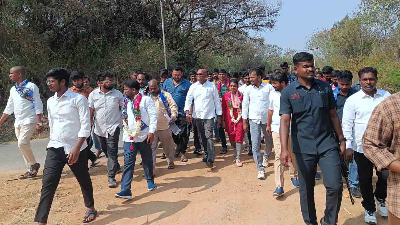 వర్సిటీ భూములతో వ్యాపారాలు వద్దు