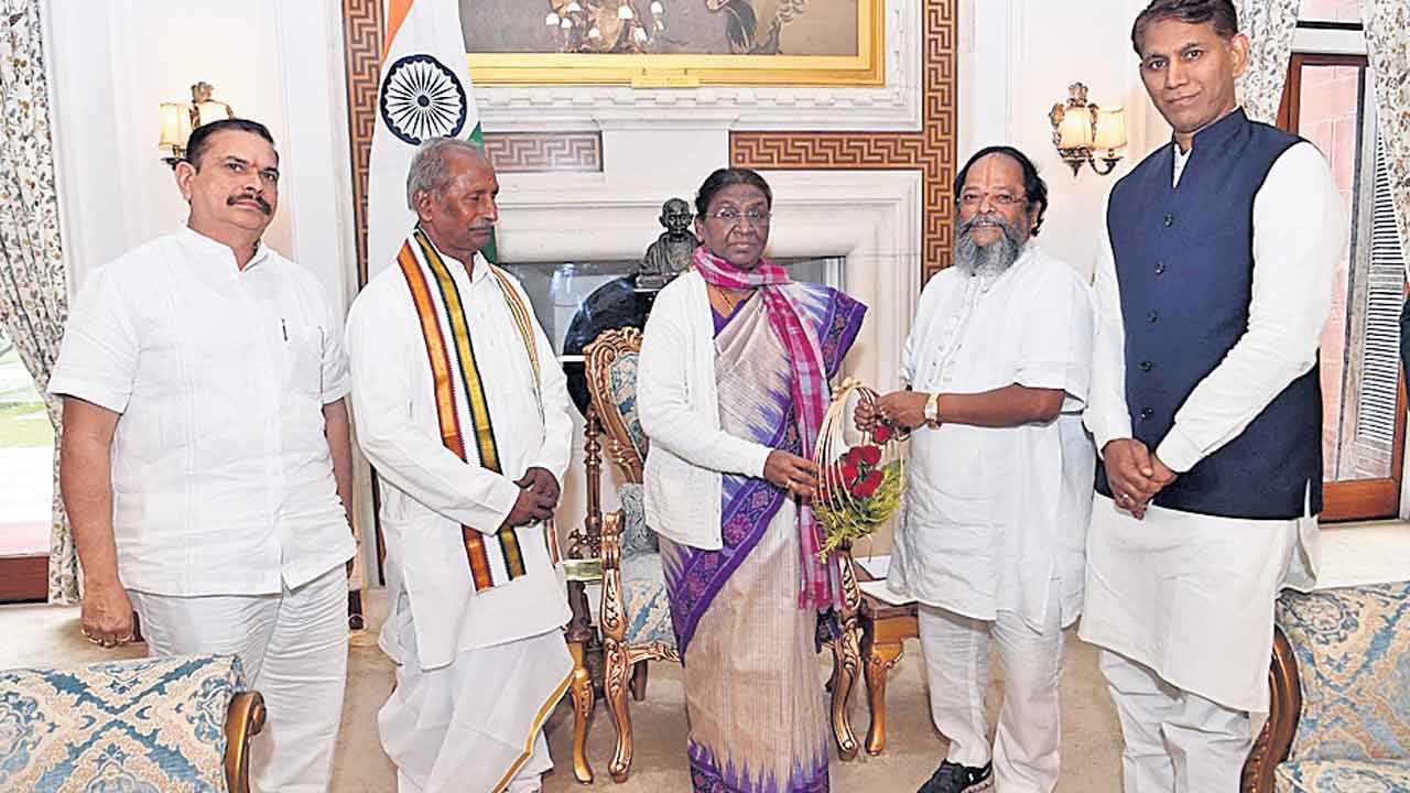 కోటి హనుమాన్‌ చాలీసా పారాయణ మహాయజ్ఞంకు రావాలని వినతి..