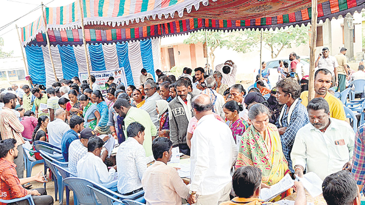 అభయహస్తంపై ఆగమాగం