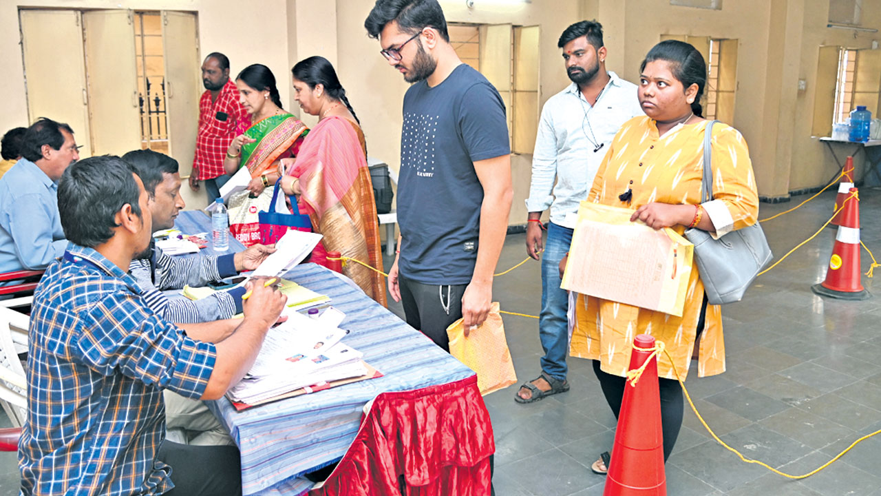 ప్రజాపాలనకు రేపే ఆఖరు