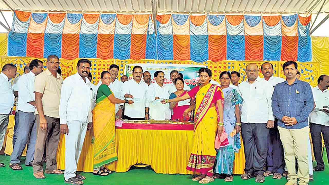 అర్హులందరికీ సంక్షేమ పథకాలు