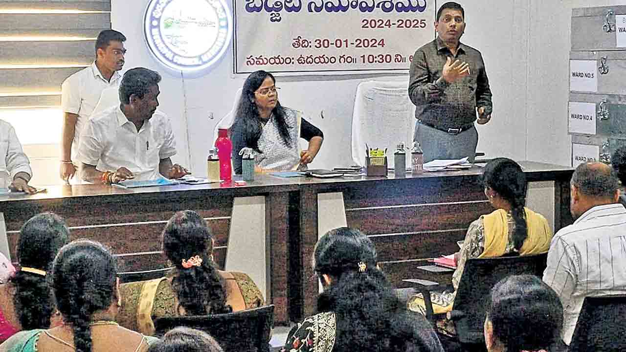 రసాభాసగా మణికొండ కౌన్సిల్ సమావేశం