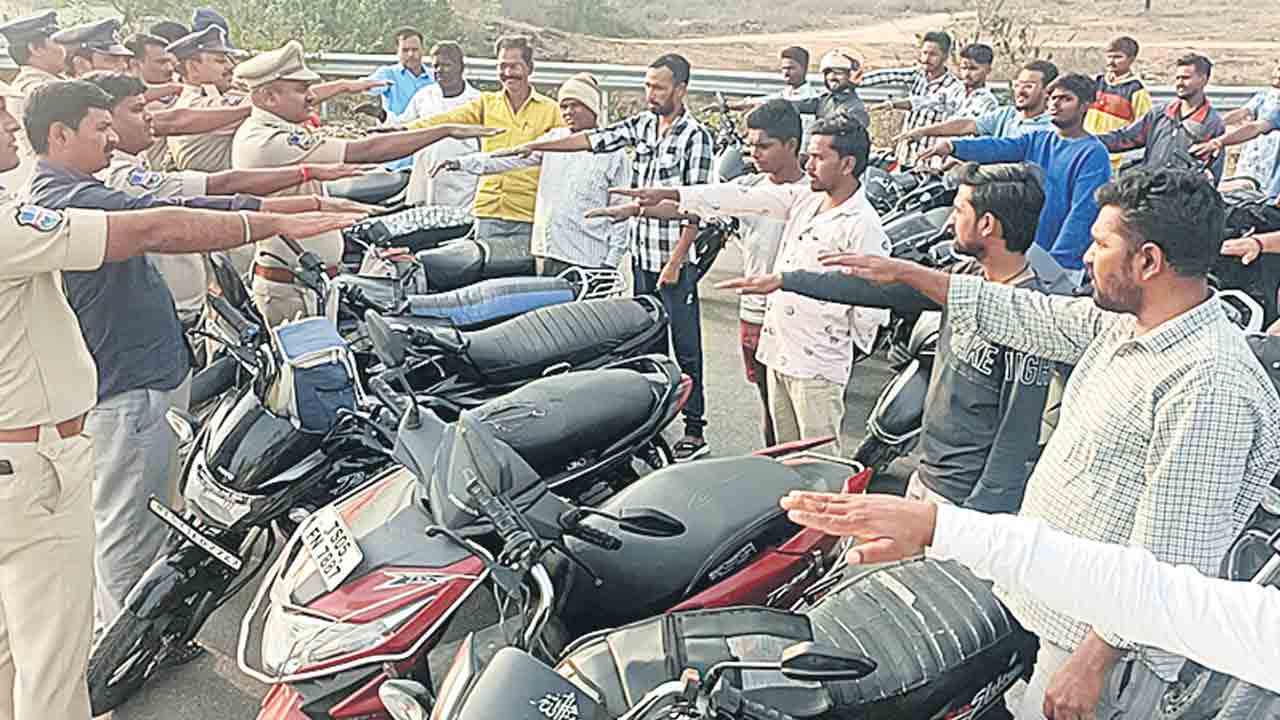 హెల్మెట్‌ ధరించకుంటే జరిమానే..