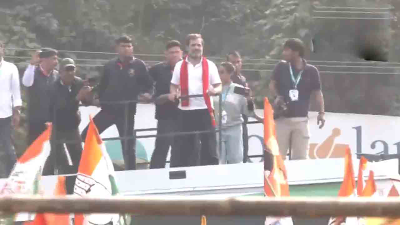 Clash | రాహుల్‌గాంధీ యాత్ర.. పోలీసులు, కాంగ్రెస్‌ కార్యకర్తల మధ్య ఘర్షణ.. Video