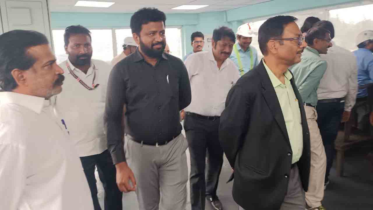 ప్రయాణికుల భద్రతకు ప్రాధాన్యం