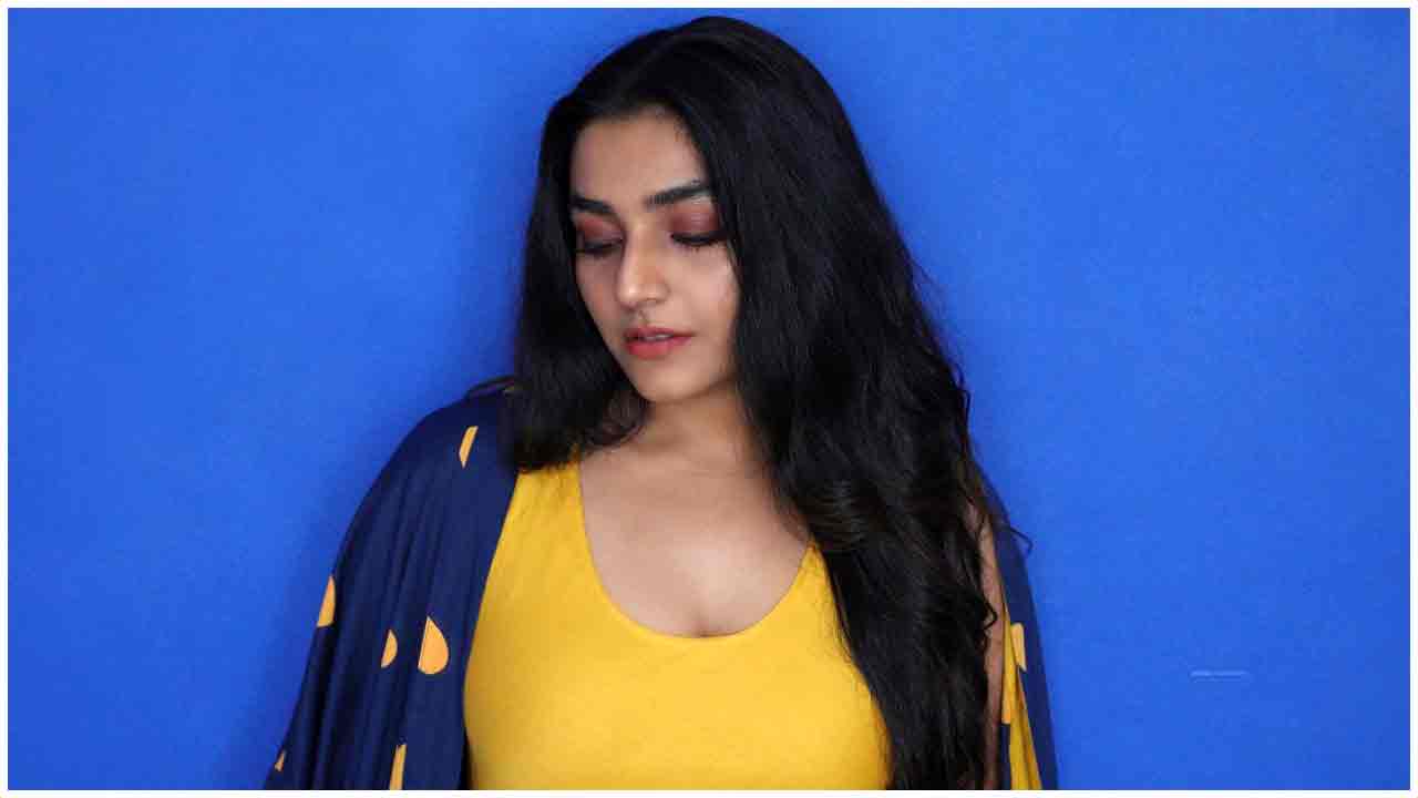 Rajisha Vijayan | ట్రెండీ డ్రెస్‌లో కేకపుట్టిస్తున్న రజిష విజయన్..