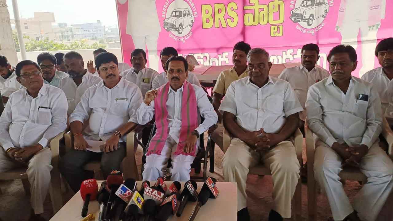 సందీప్‌రెడ్డికి కోమటిరెడ్డి క్షమాపణ చెప్పాలి