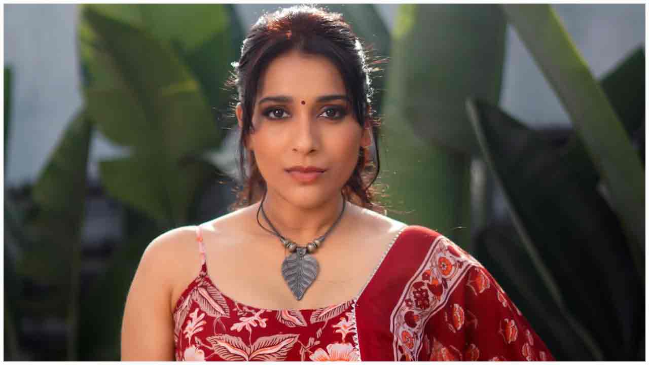 Rashmi Gautham | నేనేమైనా చట్టవ్యతిరేక ప‌నులు చేశానా?.. నెటిజన్‌పై ఫైర్ అయిన యాంకర్ రష్మి