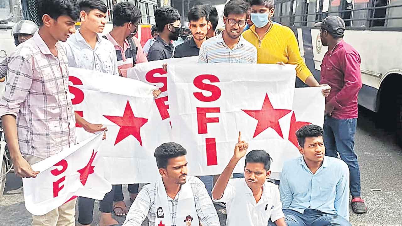 అగ్రి వర్సిటీ భూముల జోలికి వస్తే ఊరుకోం