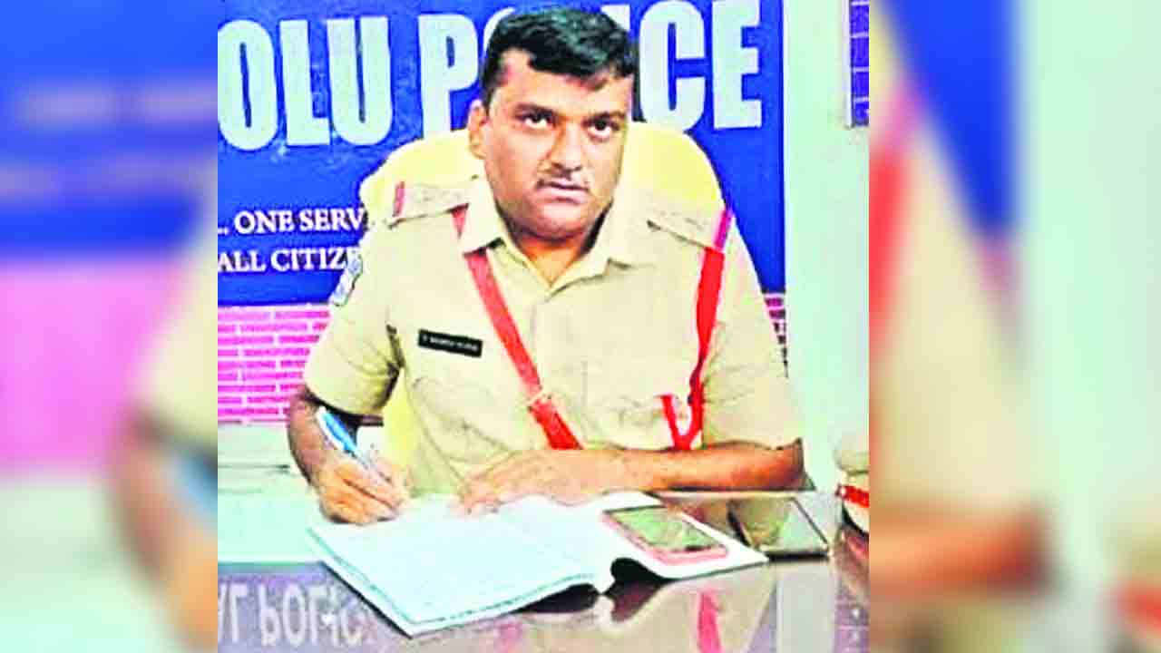 ఐనవోలు ఎస్సై నవీన్‌ సస్పెన్షన్‌