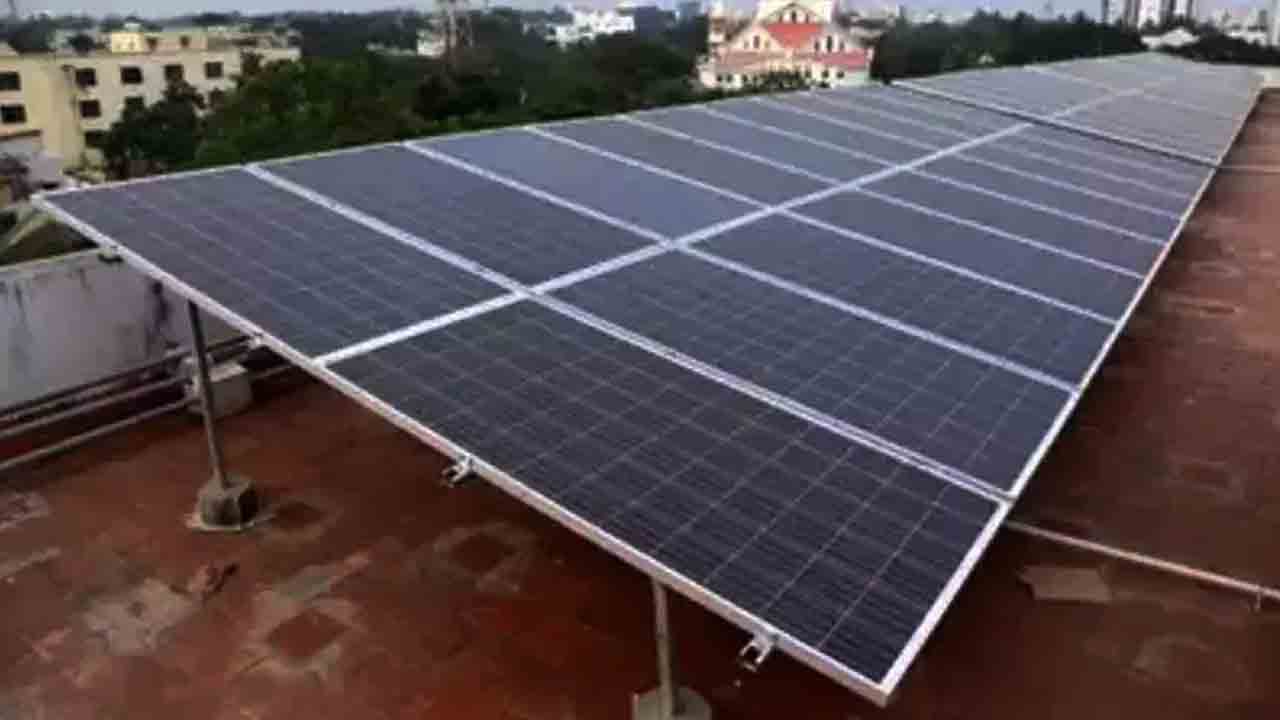 Rooftop solar system | రూఫ్ టాప్ సోలార్ సిస్టమ్ ఉంటే రోజు కరంట్ బిల్లు ఎంత తగ్గుతుందంటే.. ?!