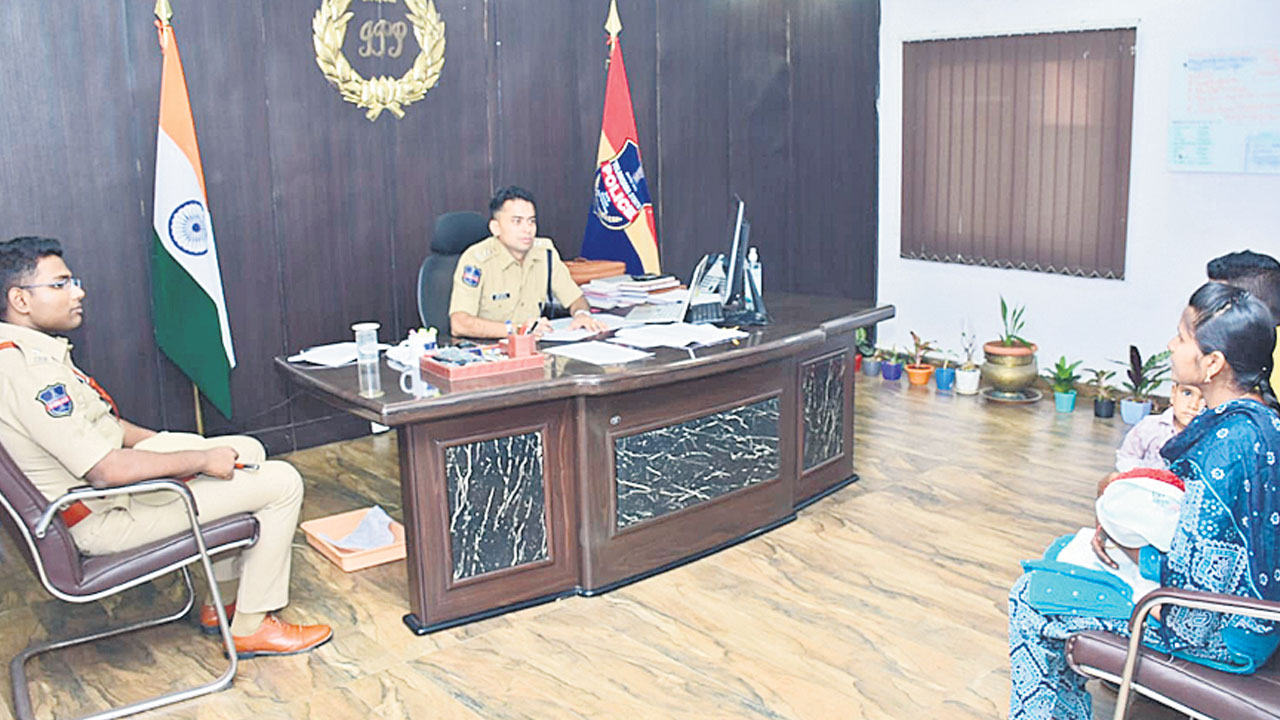 ‘గ్రీవెన్స్‌డే’తో సత్వర న్యాయం