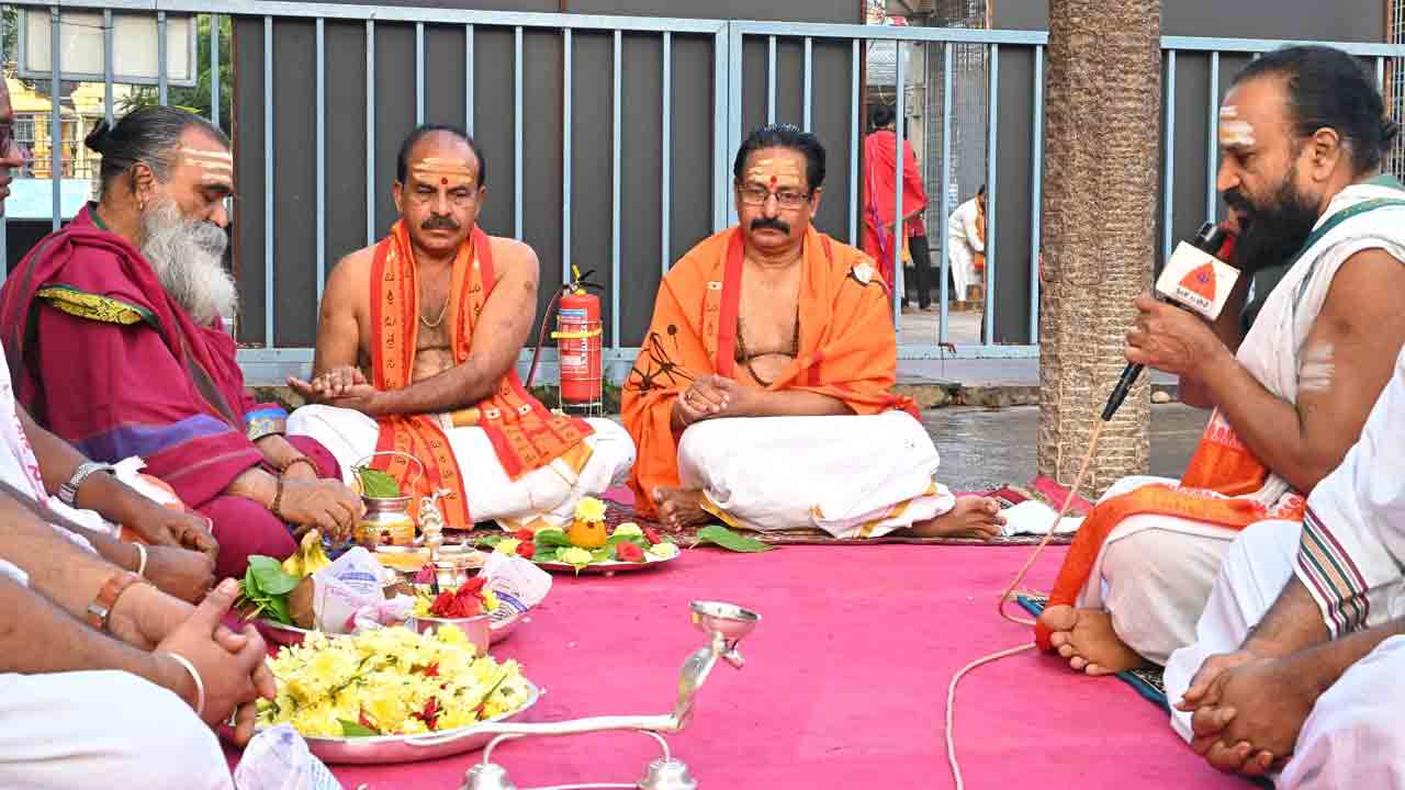 Srisailam | బ్రహ్మోత్సవాల్లో శ్రీభ్రమరాంబ మల్లికార్జున స్వామి అమ్మవార్లకు ప్రత్యేక పూజలు..!