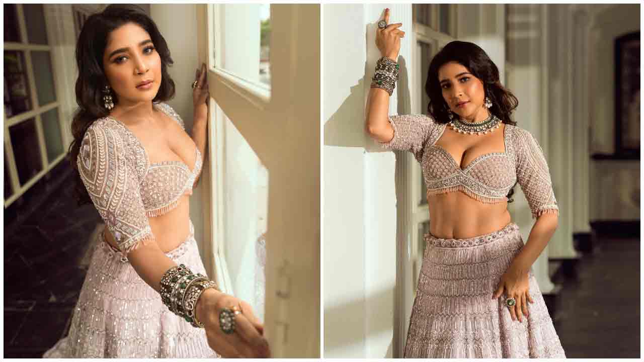 Sakshi Agarwal | సొగసులతో సెగలు పుట్టిస్తున్న సాక్షి అగర్వాల్..