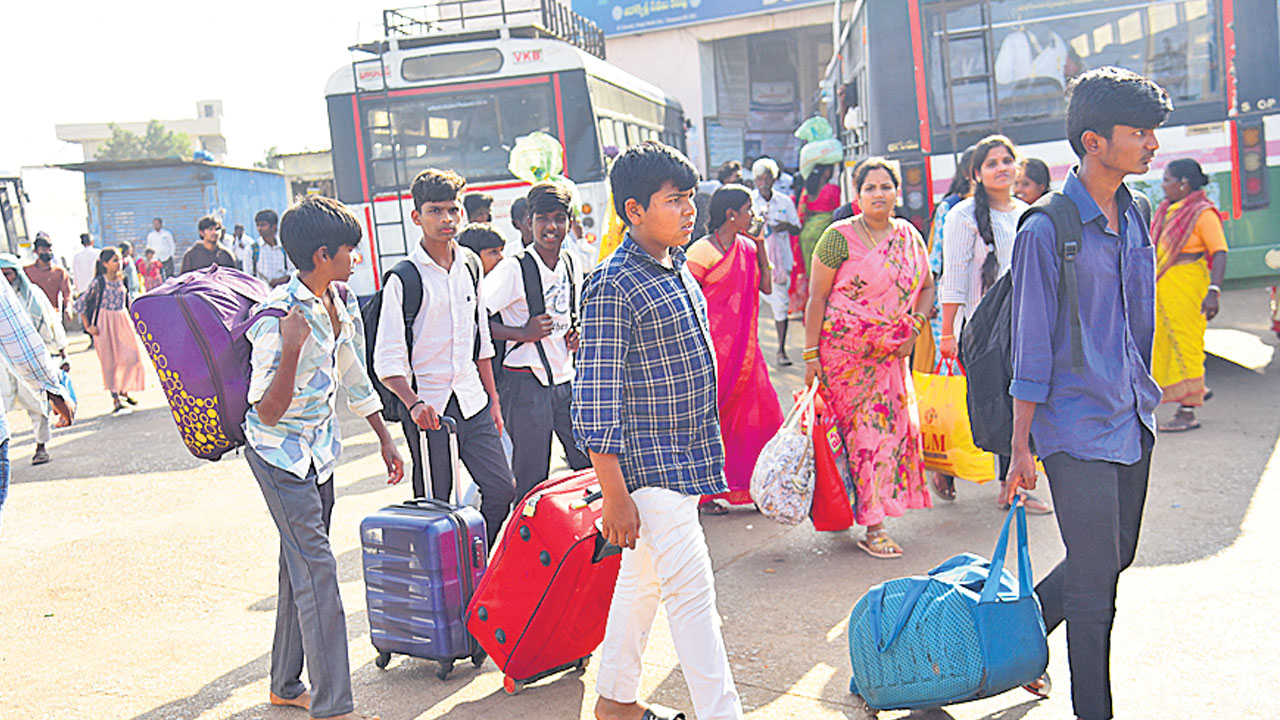 సెలవుల్లో సంతోషంగా గడపాలి..