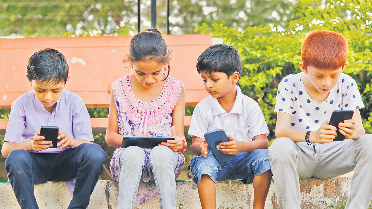 Parental Tips | మీ పిల్లలు ఆన్‌లైన్‌ గేమ్స్‌కు బానిసలవుతున్నారా? ఈ జాగ్రత్తలు తీసుకోకుంటే పెద్ద గండంలో పడిపోతారు!