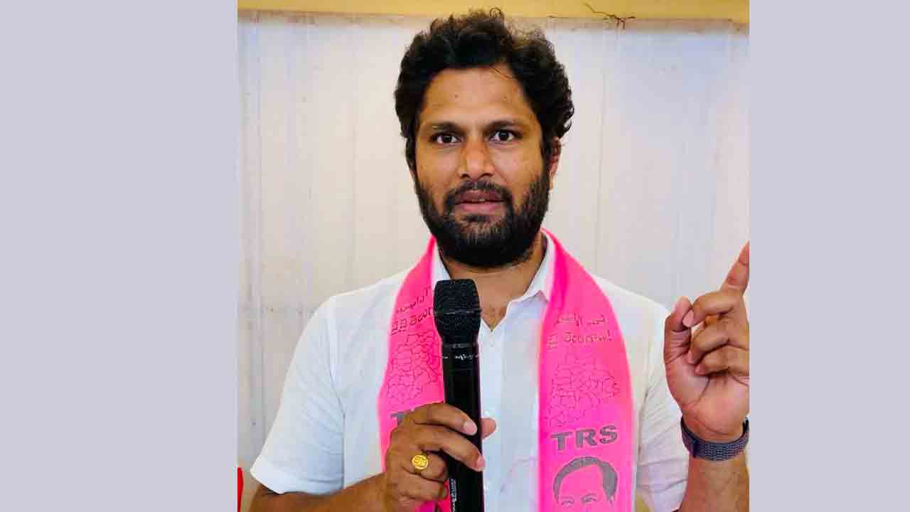 సీఎం.. గల్లీ లీడర్‌లా మాట్లాడొద్దు