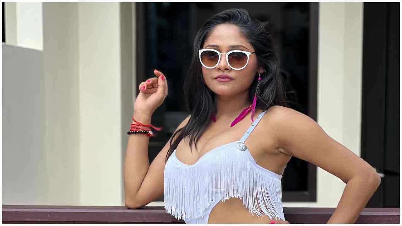 Shweta Sharma | గ్లామర్‌తో సెగలు పుట్టిస్తున్న శ్వేతా శర్మ..