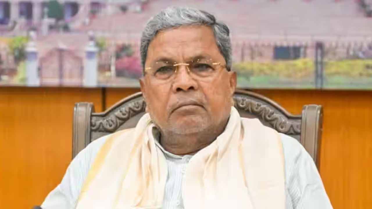 CM Siddaramaiah | ‘గృహలక్ష్మి’ ఎక్కడ? హామీ సాయం ఇంకెప్పుడు?.. మీడియా ప్రశ్నలకు నీళ్లు నమిలిన కర్ణాటక సీఎం