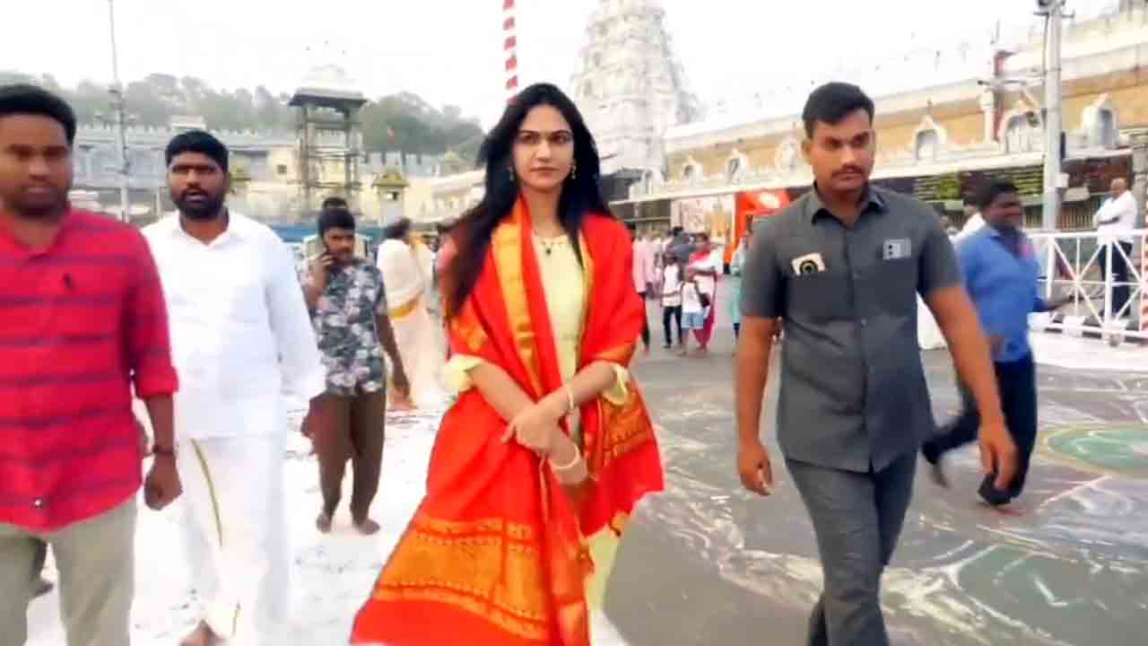 Tirumala | తిరుమల శ్రీవారి సేవలో అల్లు స్నేహా రెడ్డి