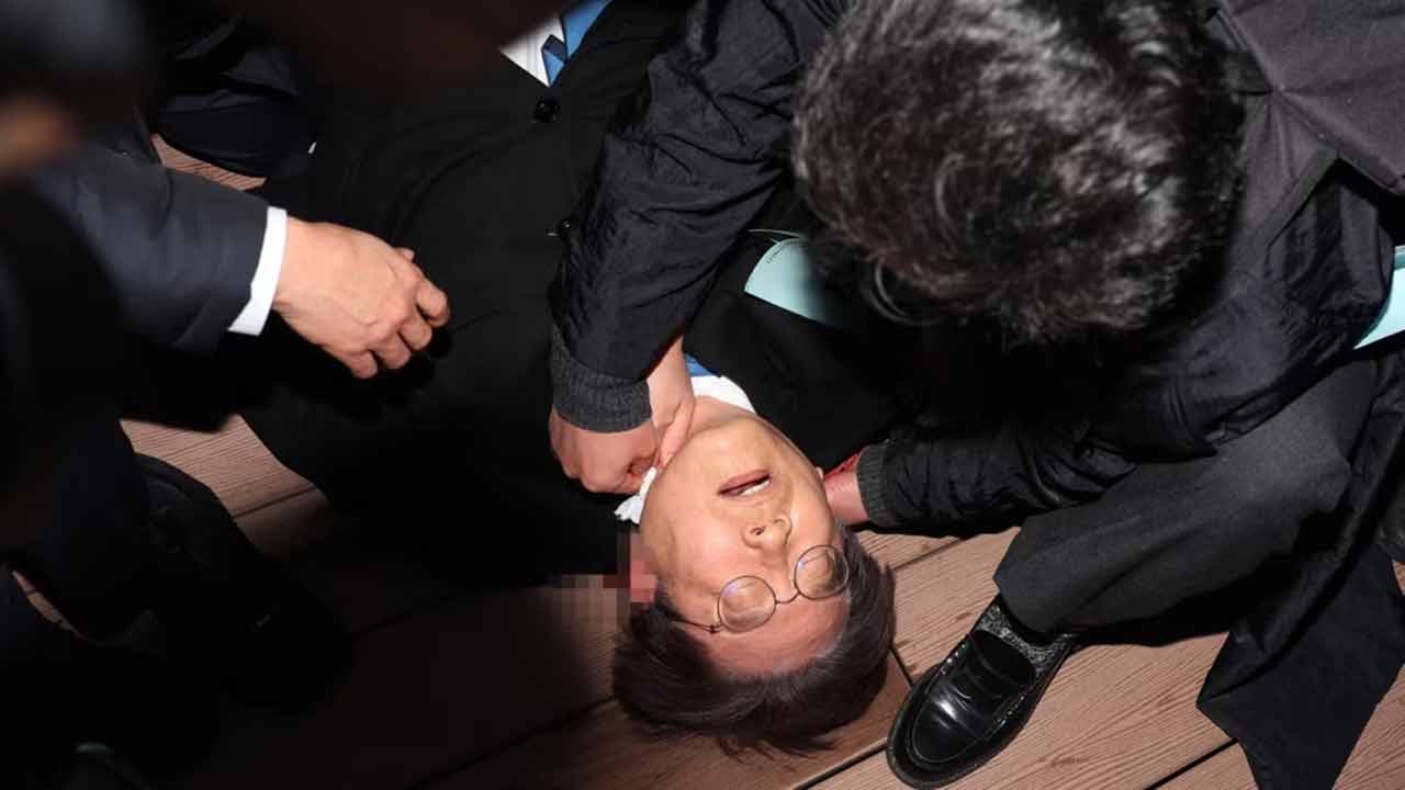 South Korea | దక్షిణ కొరియా విపక్ష నేతపై కత్తితో దాడి.. తెగిన మెడ