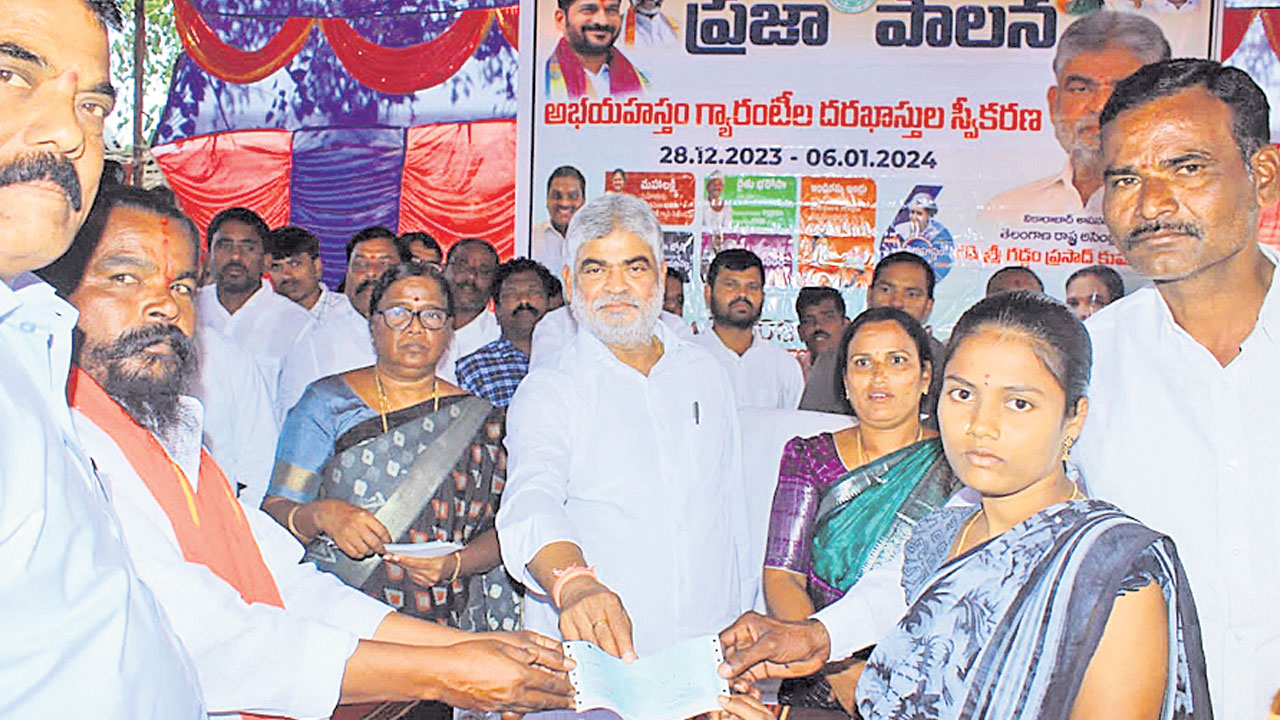 పార్టీలకతీతంగా సంక్షేమ ఫలాలు