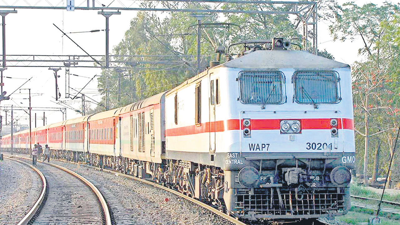 రాములోరి దర్శనానికి స్పెషల్‌ రైళ్లు