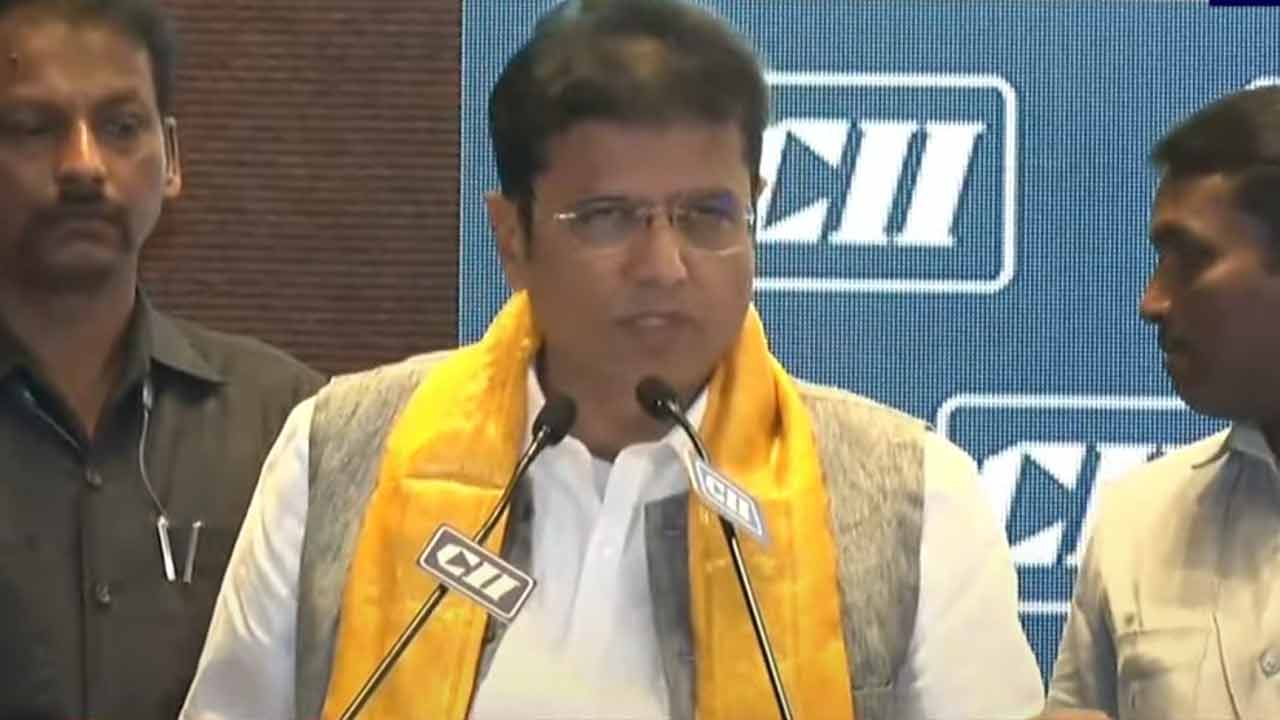 Minister Sridhar Babu | గత ప్రభుత్వం చేపట్టిన ప్రగతి పనులను నిలిపివేయం : మంత్రి శ్రీధర్‌ బాబు