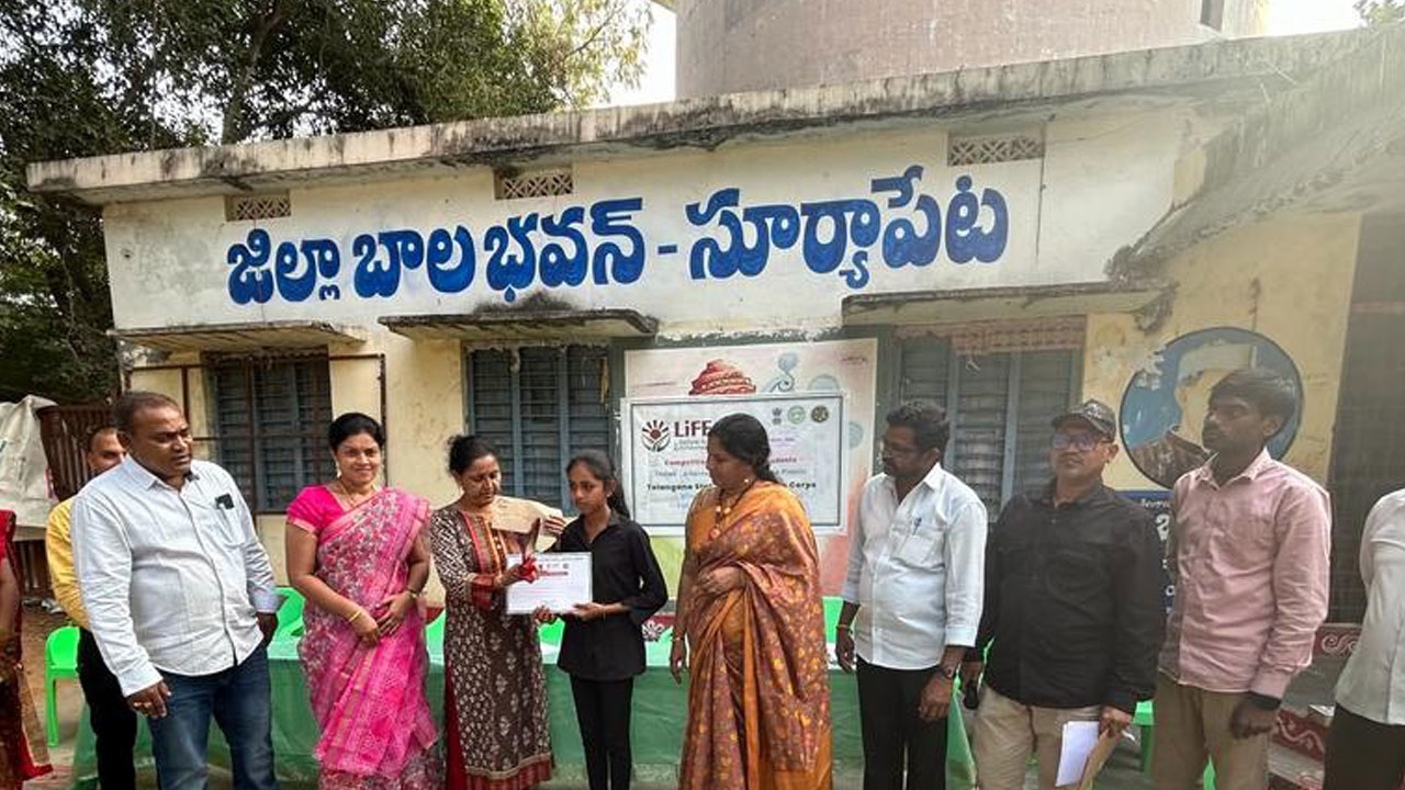 ప్లాస్టిక్‌పై విద్యార్థులకు అవగాహన కల్పించాలి