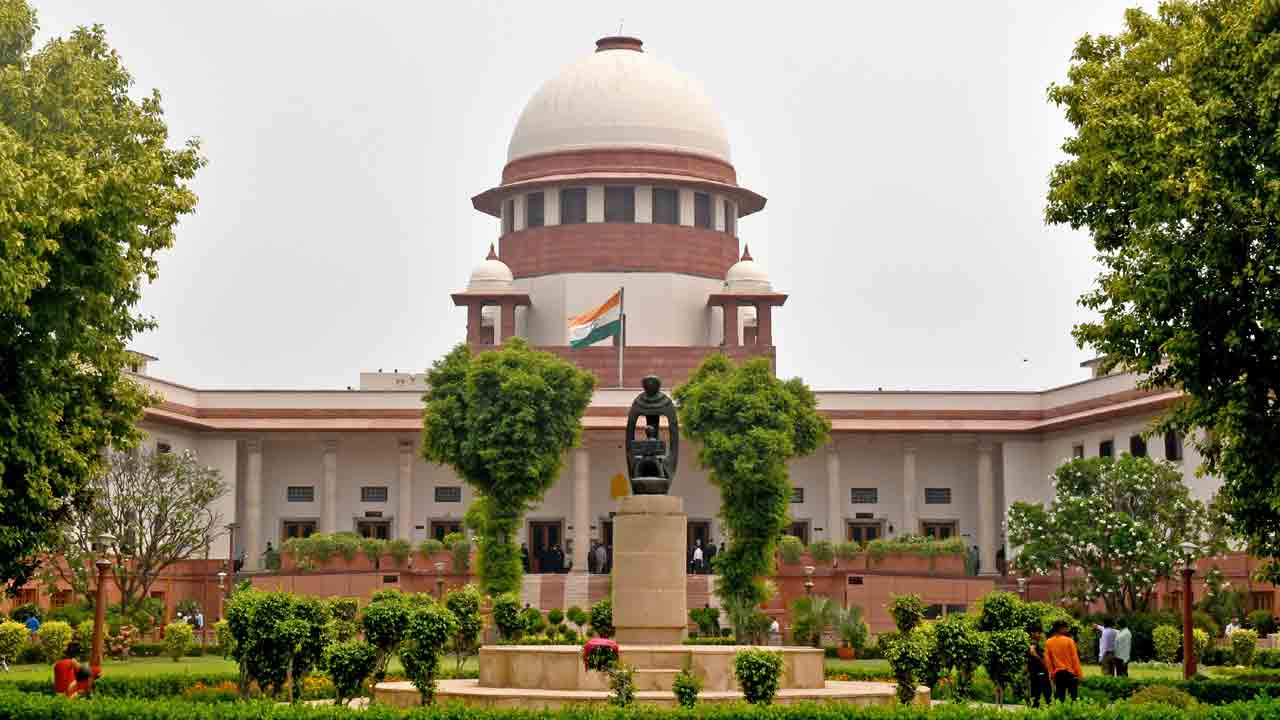 మథుర షాహీ ఈద్గాలో సర్వేపై సుప్రీం స్టే