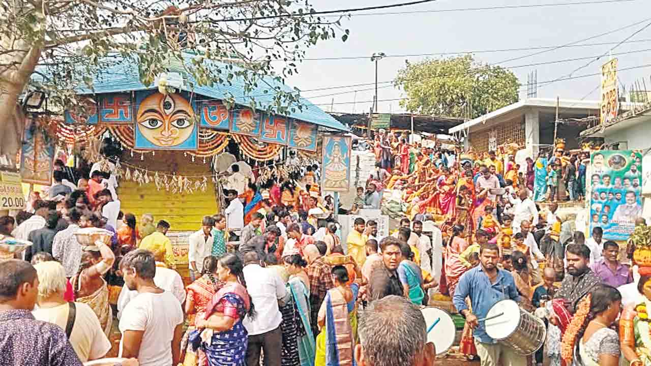 పారిశుధ్య కార్మికులను పర్మినెంట్‌ చేయాలి