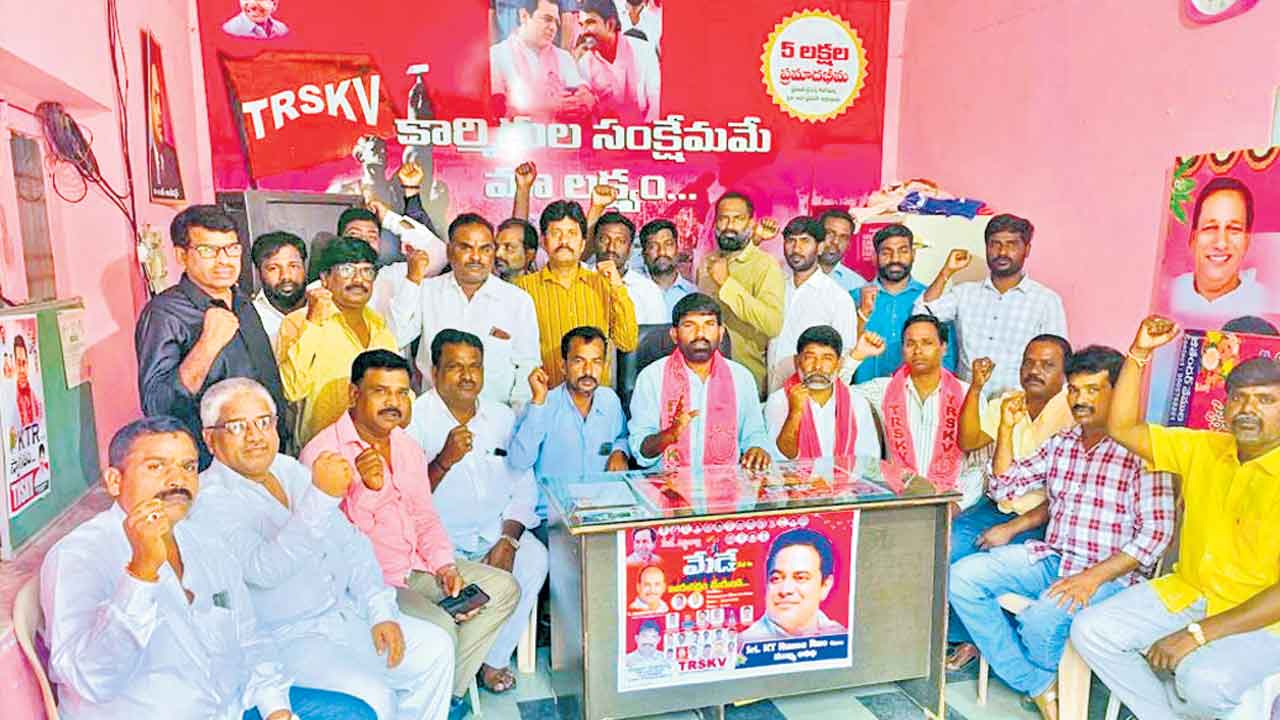 ఆటో డ్రైవర్ల ఆత్మహత్యలపై ప్రభుత్వం స్పందించాలి