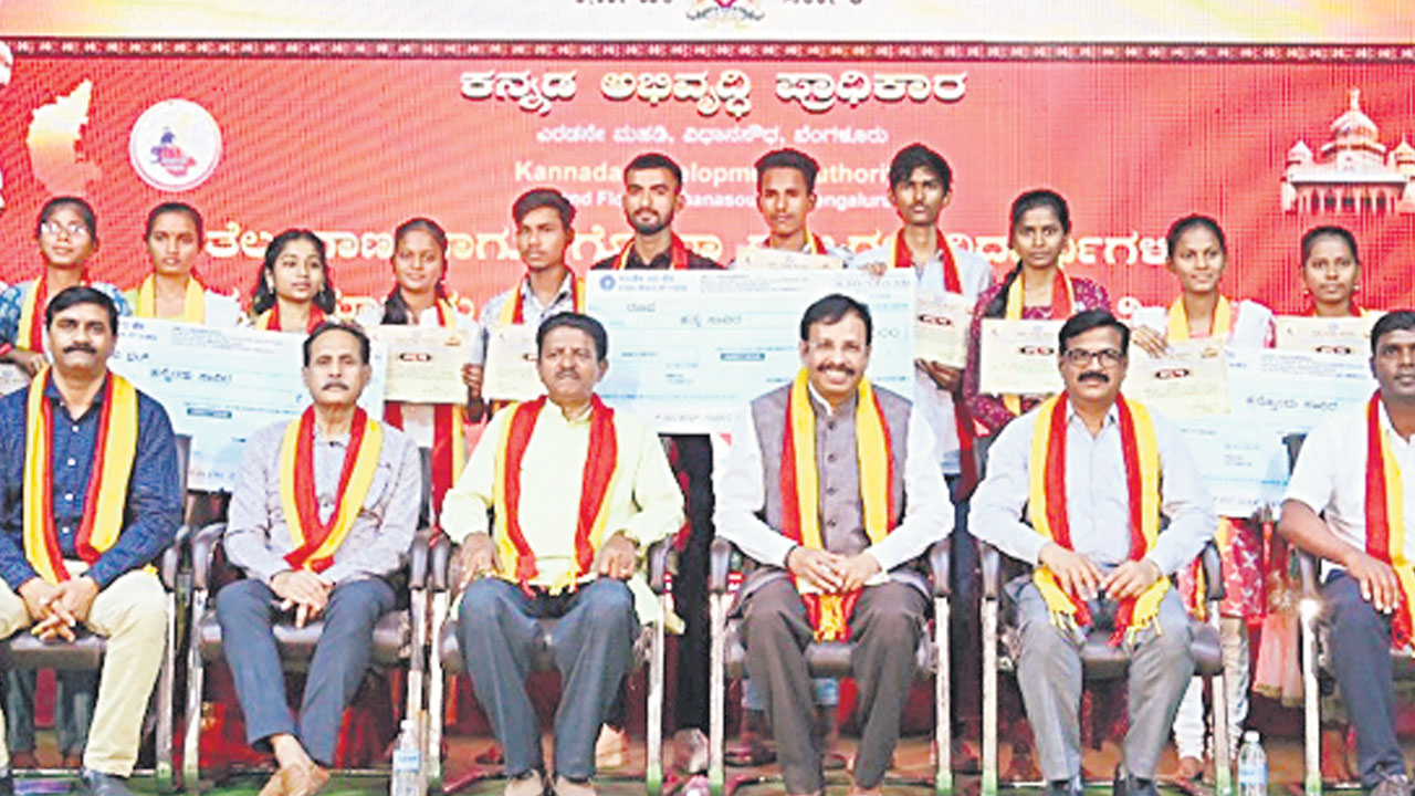 మాతృభాషను పరిరక్షించుకుంటూనే ప్రావీణ్యం సంపాదించాలిc