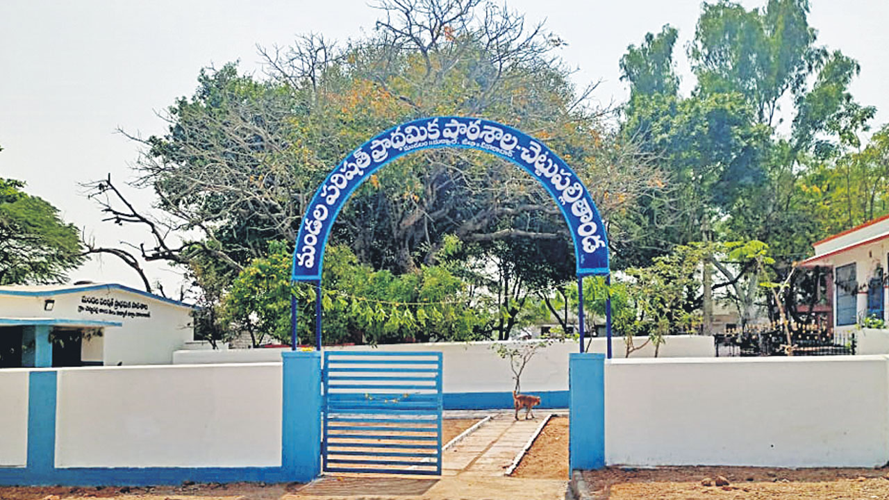 బడిలో.. ఎన్నికల బరి..