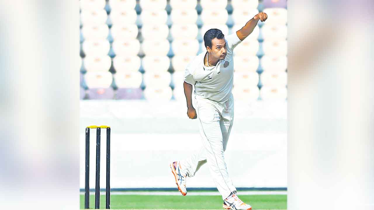 హైదరాబాద్‌ శుభారంభం