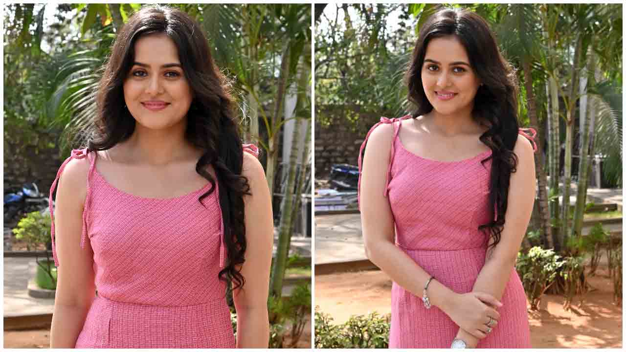 Tanvi Negi | చిరునవ్వుతో చంపేస్తున్న తన్వి నేగి..