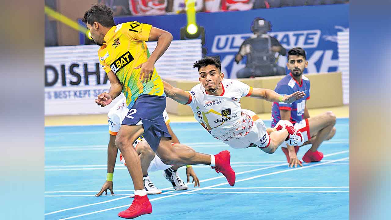 సెమీస్లో యోధాస్