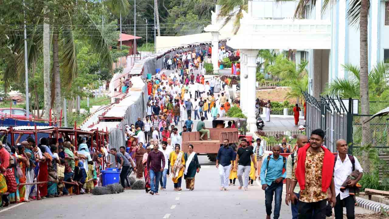 Tirumala | తిరుమల ఏడుకొండల స్వామి చెంత పెరిగిన భక్తుల రద్దీ.. 24 గంటల్లో స్వామివారి సర్వదర్శనం