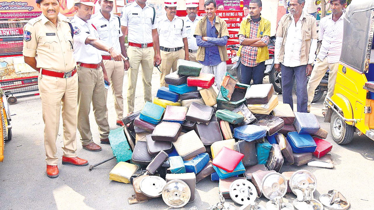 ట్రాఫిక్‌ పోలీసుల స్పెషల్‌ డ్రైవ్‌